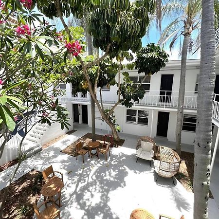 Spacious Studio Apartment Near Nightlife & Dining! St. Petersburg Exterior photo