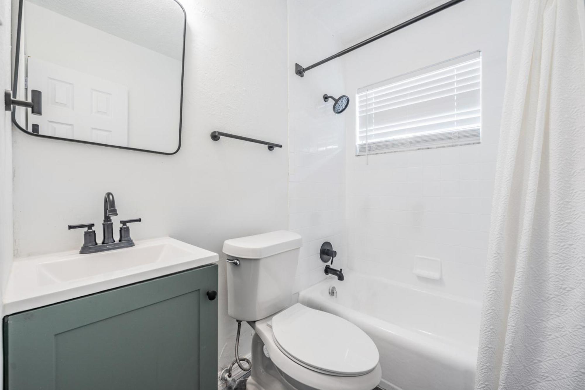 Spacious Studio Apartment Near Nightlife & Dining! St. Petersburg Exterior photo